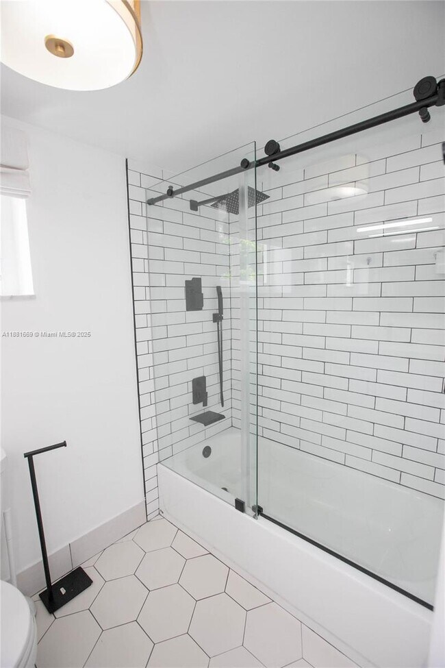 Building Photo - 2714 NE 8th St