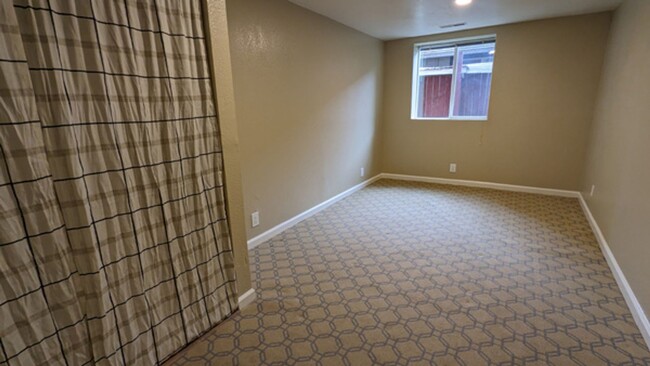 Building Photo - 2/1 apartment next to Cal Poly, all utilit...