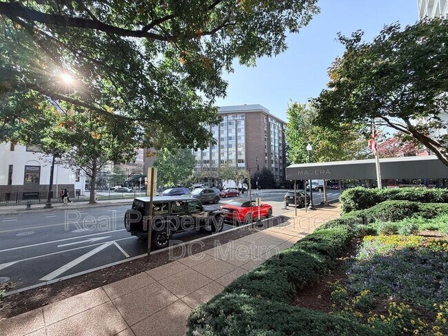 Building Photo - 1316 New Hampshire Ave NW