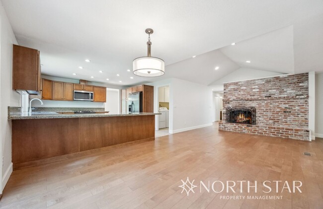 Building Photo - One Level Living in Lake Oswego