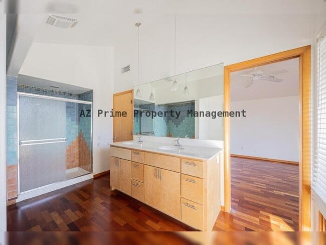 Building Photo - 7110 N 7th Ave