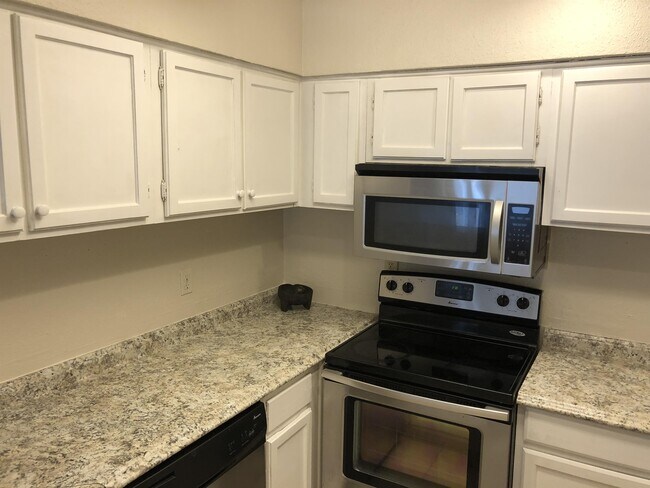 Building Photo - 2800 Springleaf Ct