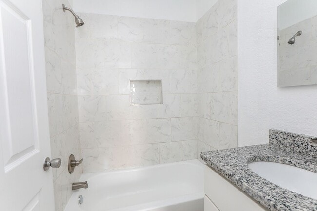 Building Photo - Beautiful Cape Cod Style home for Rent!  BONUS MILITARY / FIRST RESPONDER DISCOUNT!