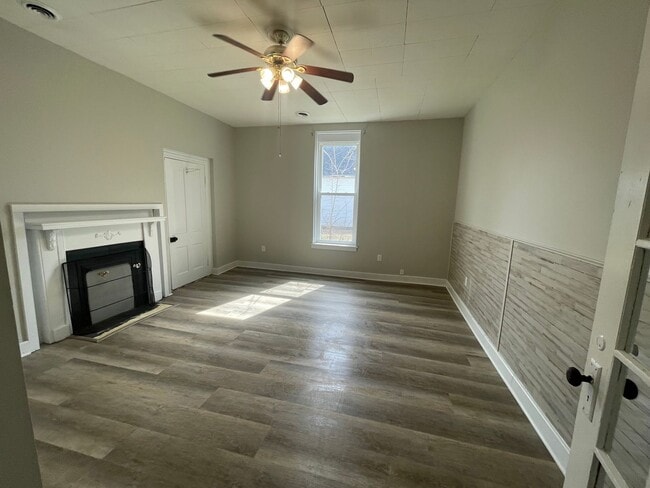 Building Photo - 2 Bedroom 1 Bath