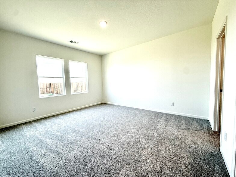 Building Photo - 1421 Kennedy Rd