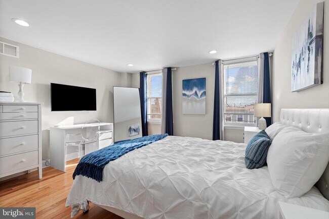 Building Photo - 2219 E Chase St