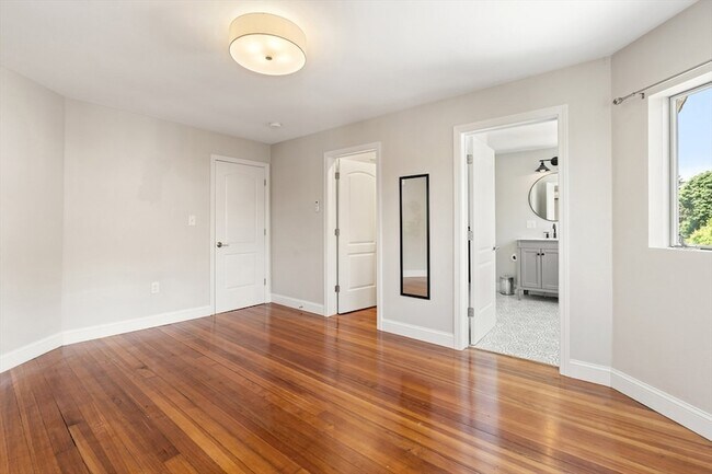 Building Photo - 159 Cowper St