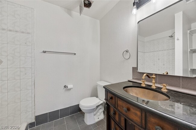 Building Photo - 1320 Gold Ave