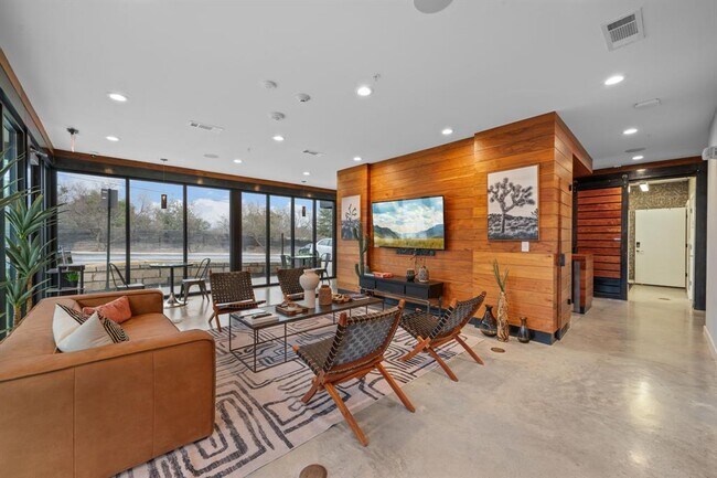 Building Photo - 2505 Thornton Rd