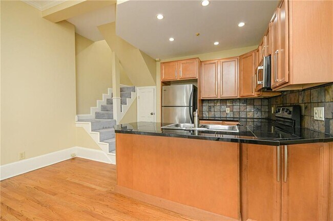 Building Photo - 327 4th St NE