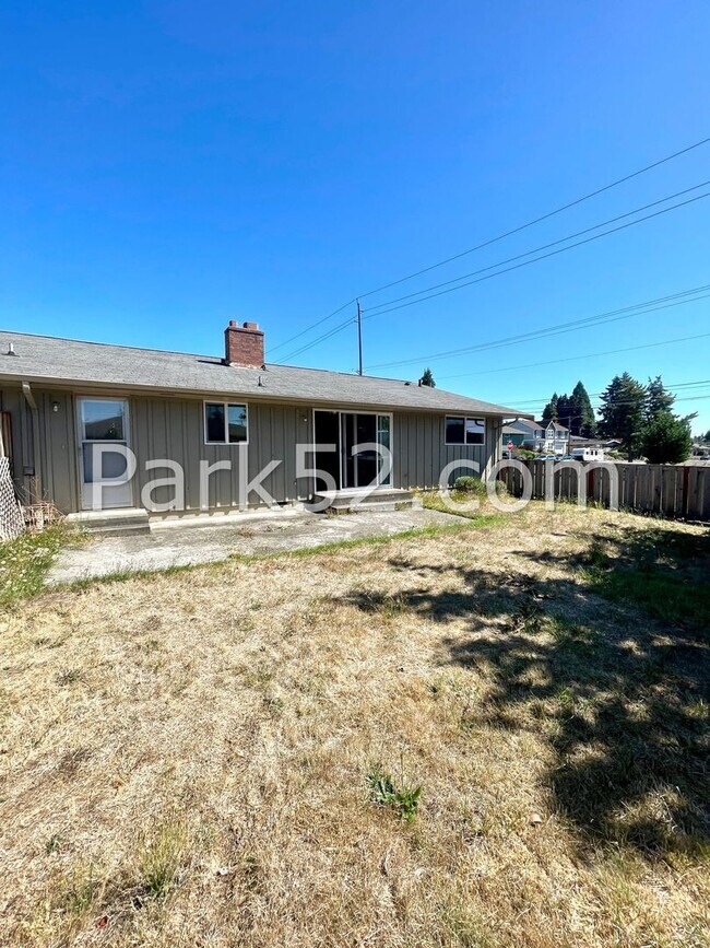 Building Photo - 1402-1404 N Orchard St