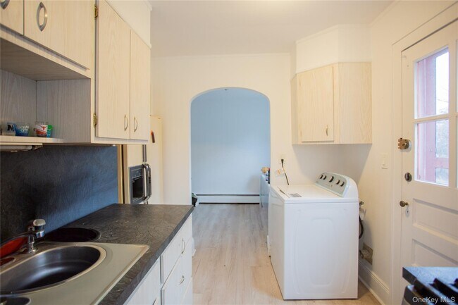 Building Photo - 76 Clayton Ave