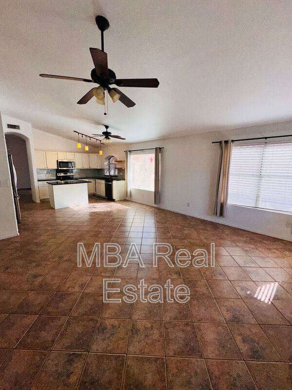 Building Photo - 4463 E South Fork Dr