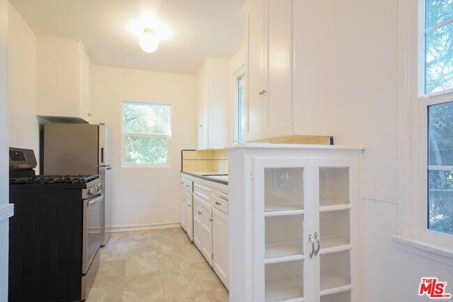 Building Photo - 4164 Stansbury Ave