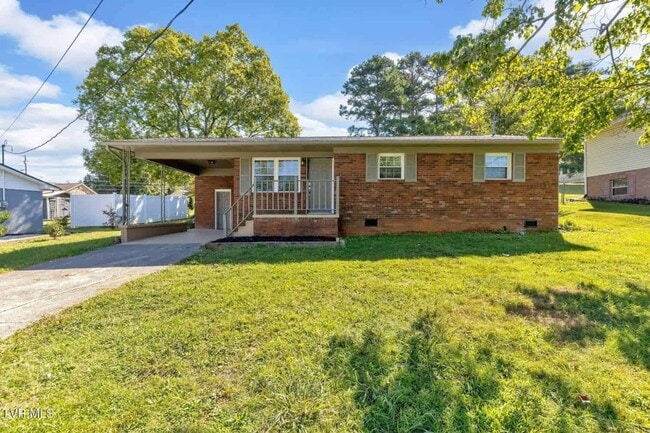 Primary Photo - Newly renovated 3 Bedroom 2 Bathroom Home ...