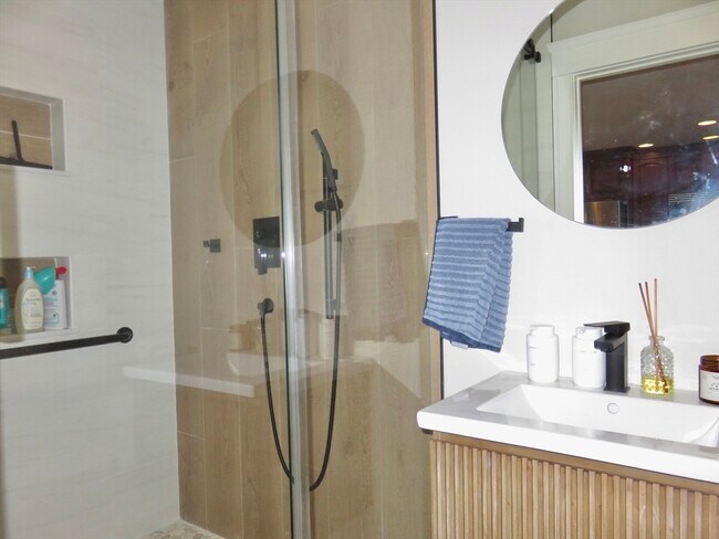 Building Photo - 35 Lovell Rd