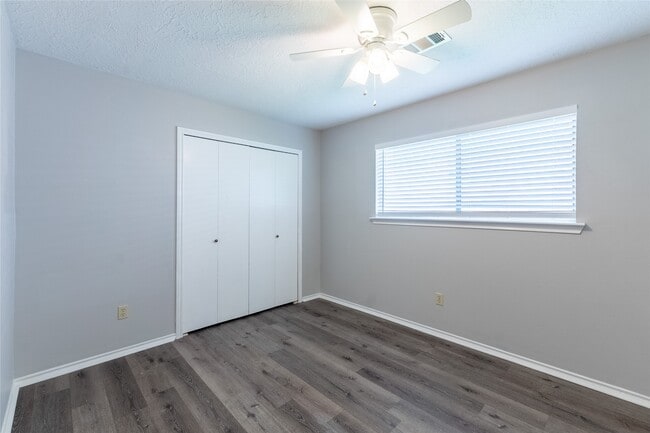 Building Photo - 76 Hickory Oak Dr