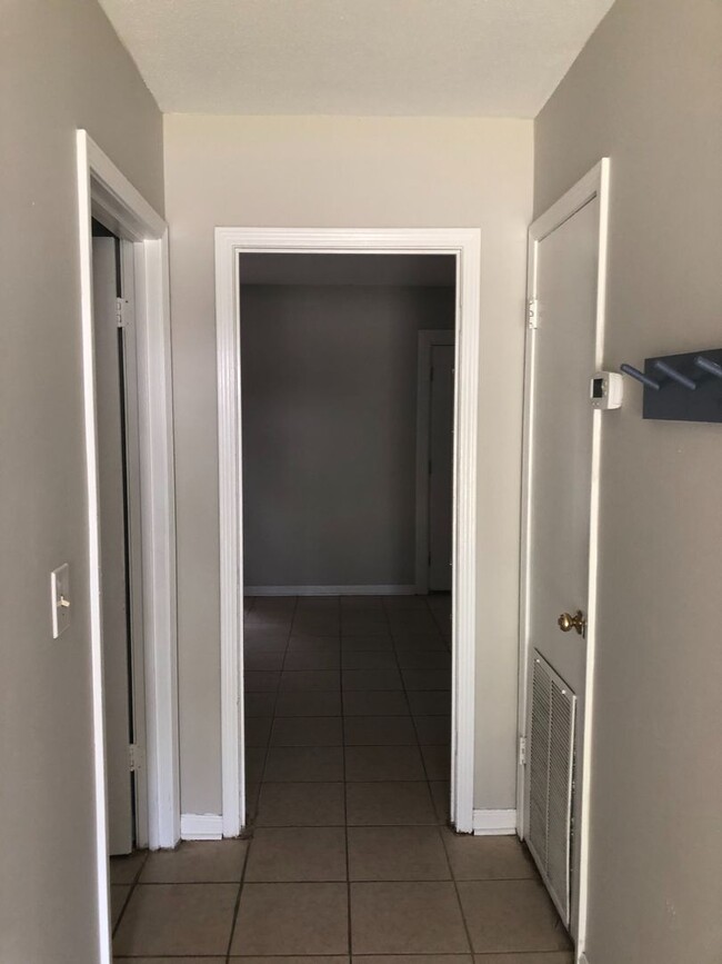 Building Photo - 4 Bedroom/2.5 Bath home in Daleville!