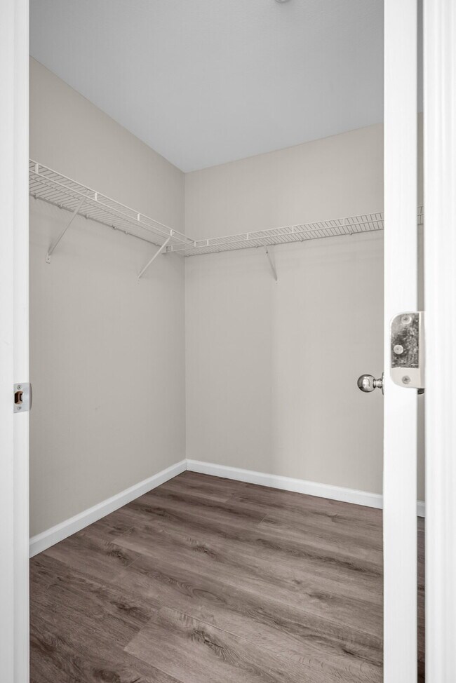 Building Photo - The Woodland Rental You've Been Looking For