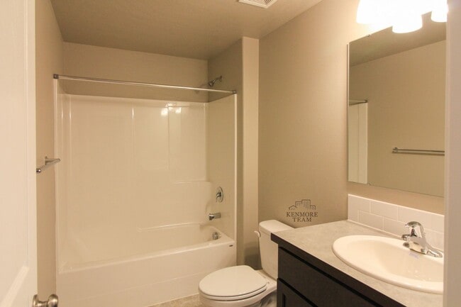 Building Photo - 3 Bed, 2 Bath Home in South Richland