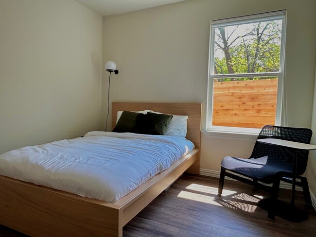 Building Photo - Sunny Side Up