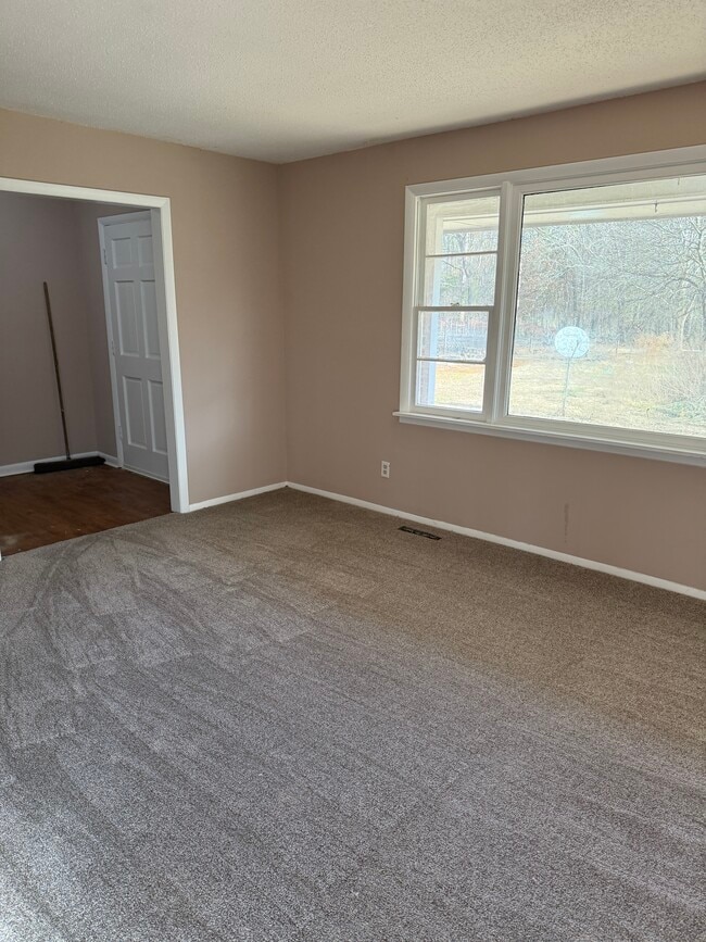 Building Photo - 402 Friendly Pooch Ln