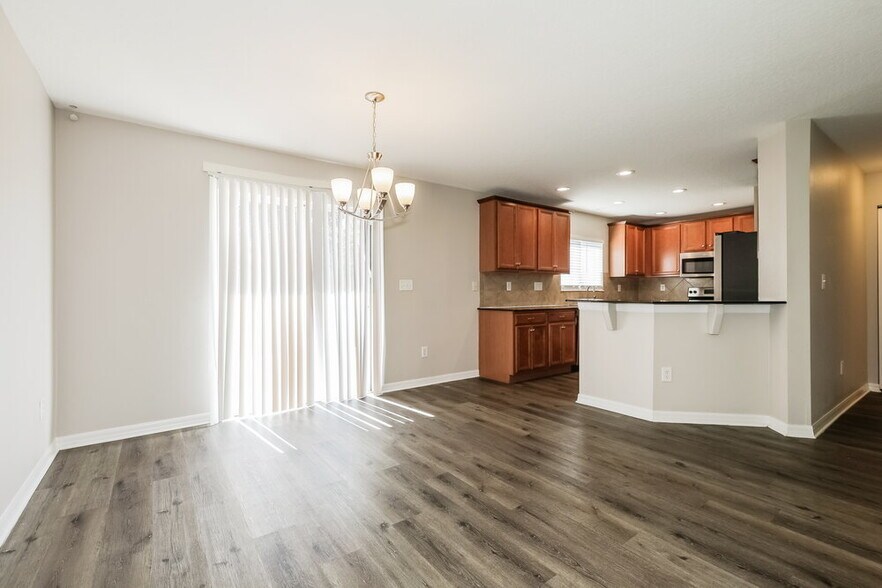 Building Photo - 9540 Simeon Dr