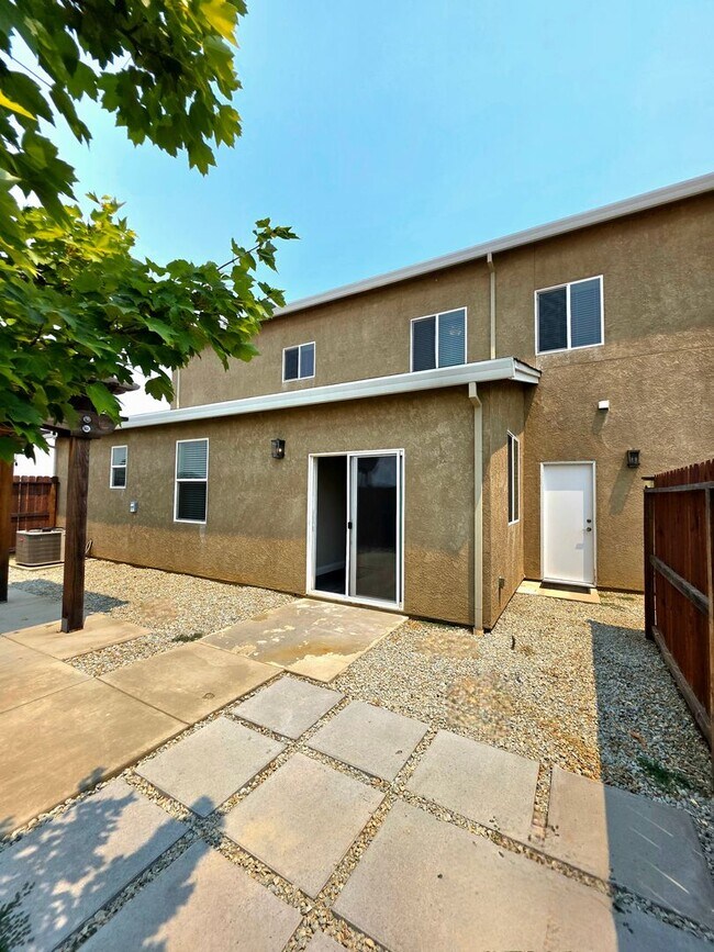 Building Photo - 846 Congaree Ln