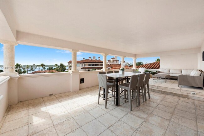 Building Photo - 19253 Fisher Island Dr