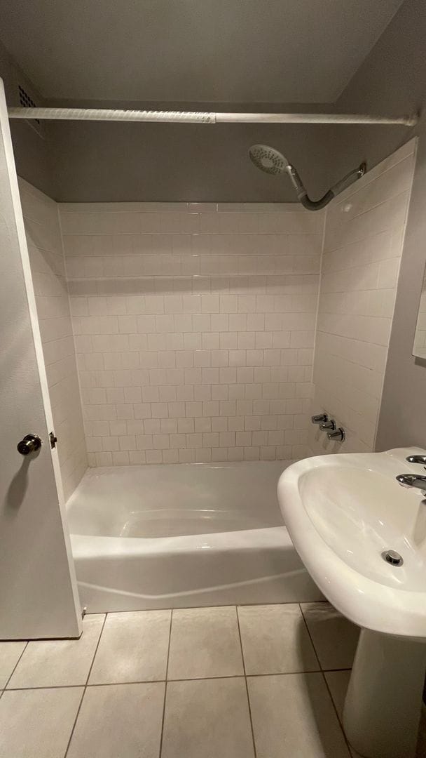 Building Photo - Nice 1 bedroom Condo in Gold Coast/Old Town