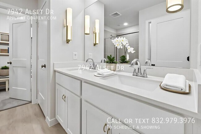 Building Photo - 7942 Alset Dr