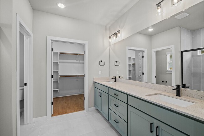 Building Photo - Live New in Bentonville | 3BR Beauty with Backyard