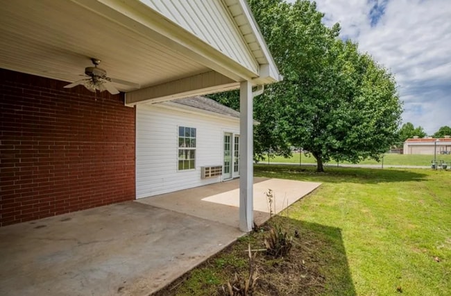 Building Photo - Great Location! Family House! 3 bedroom,  2.5 bathroom, large bonus room, 2 car garage