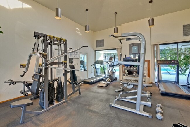 Building Photo - Cozy 1 Bed, 1 Bath Condo