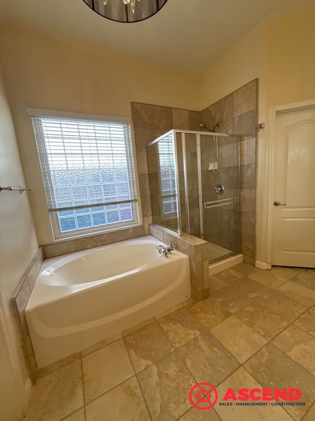 Building Photo - ** Move In Special! **Charming Home in Olive Dr Area!