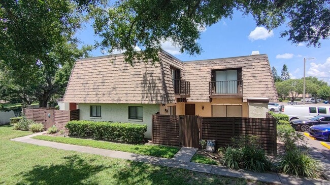 Building Photo - 15206 W Pond Woods Dr