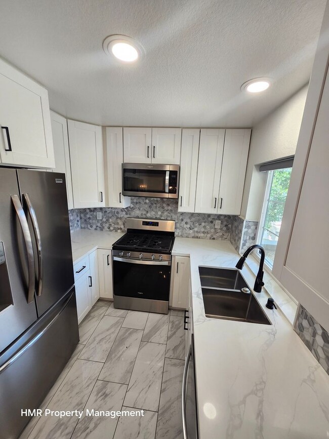 Building Photo - 2bed/2bath Condo near Victoria Gardens!