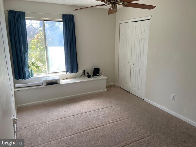 Building Photo - 1215 Chanticleer
