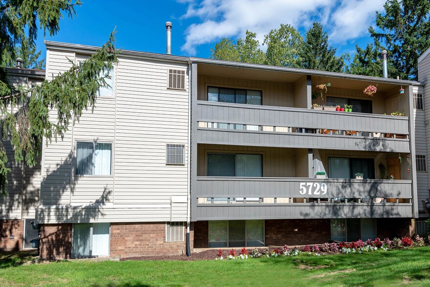 Lakewood Apartments 5731 Ridgeway Dr Haslett MI 48840 Apartment Finder