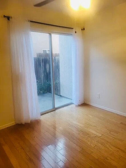 Ground level bedroom - 4115 Poplar St