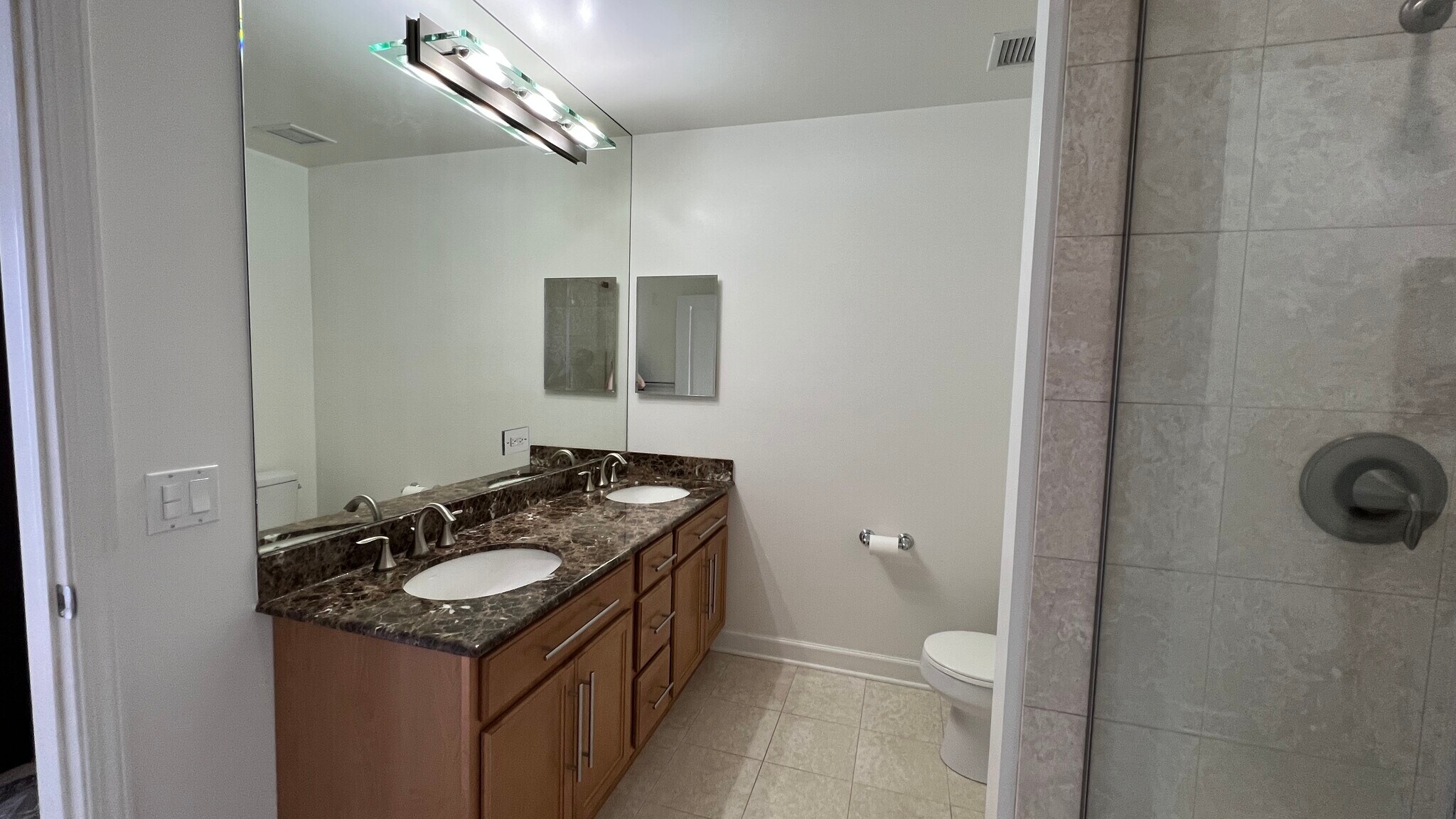 Master Bath - 100 E 14th St