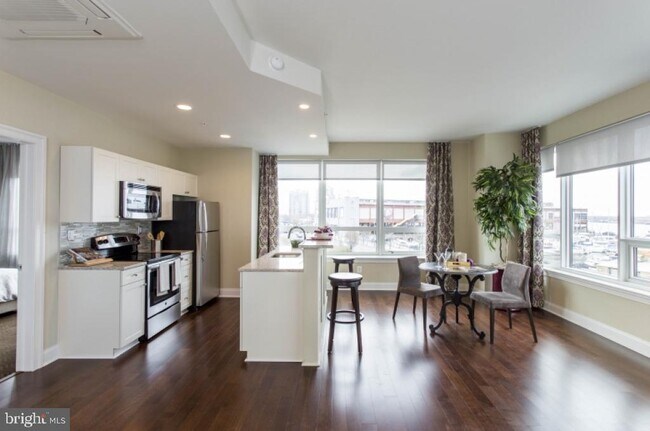 Building Photo - 235 N Christopher Columbus Blvd