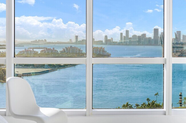 Building Photo - 100 South Pointe Dr