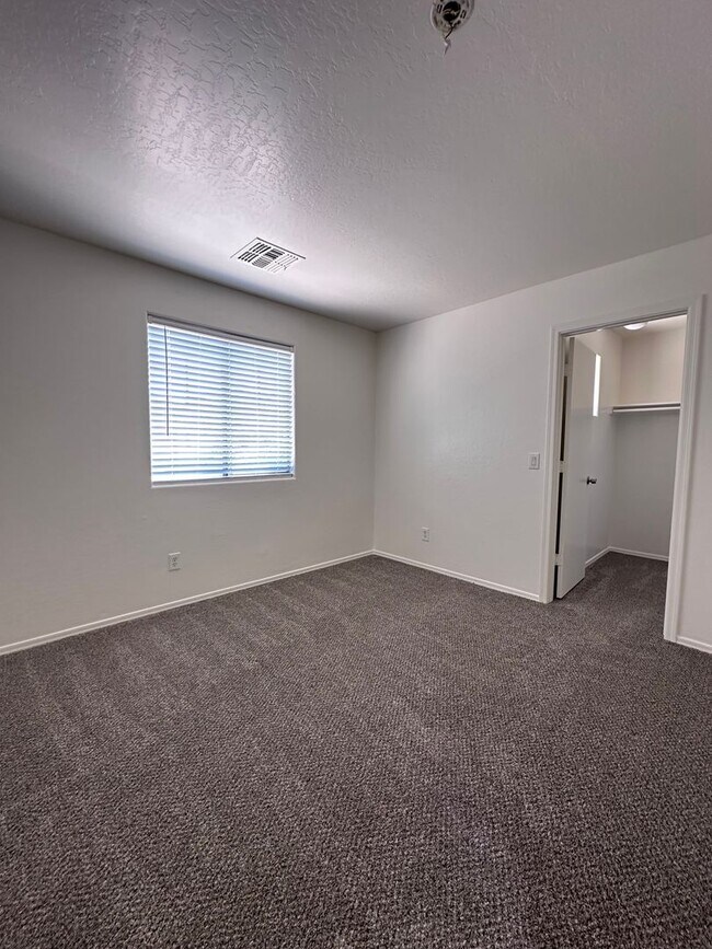 Building Photo - 3 bedroom home in a gated community