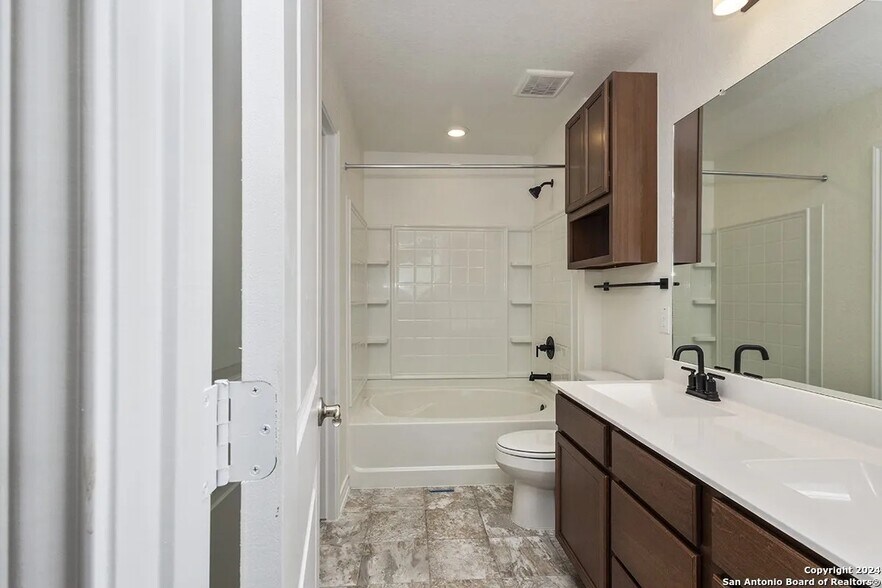 Primary bathroom - 4845 Park Gln