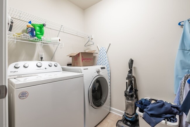Building Photo - Beautiful 3-Bed, 2.5 Bath Townhome Available on 8/15!