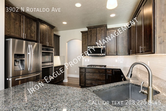 Building Photo - 3902 N Rotaldo Ave