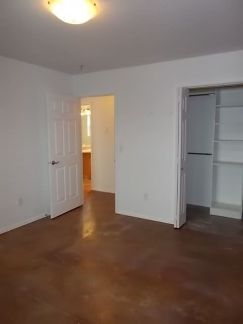 Building Photo - 2 Bed/ 1 Bath/ 1 Car Garage Home