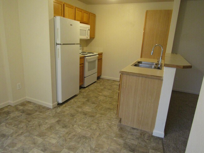 Building Photo - 10066 W Garverdale Ln