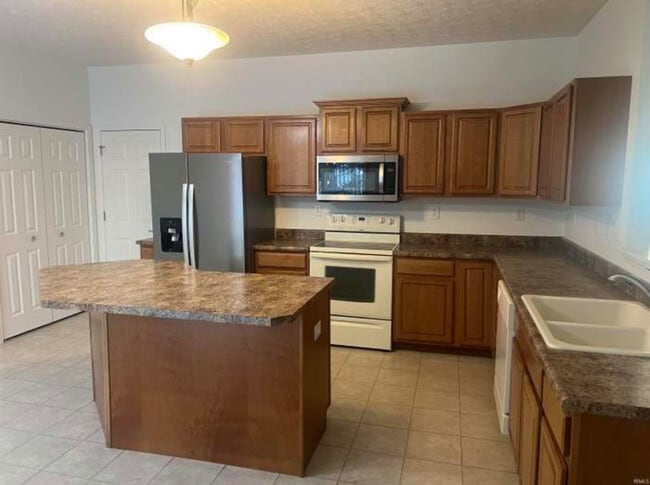 Building Photo - 3160 Trego Ct
